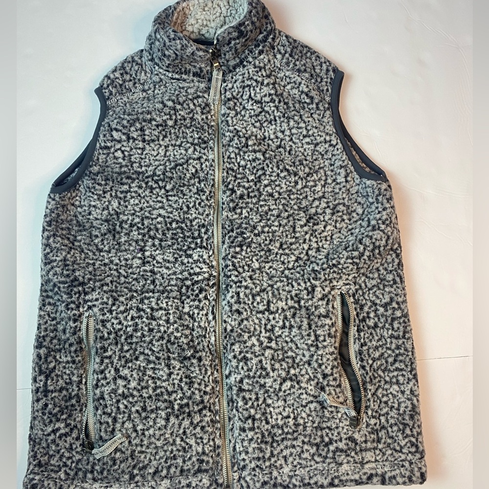 J. AMERICA WOMENS GREY WHITE BLACK PLUSH SHERPA FLEECE SZ M ZIPPED PREOWNED